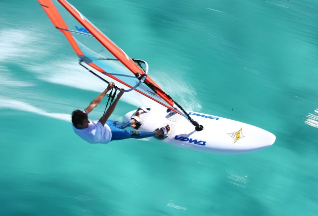 Windsurf a toda velocidad